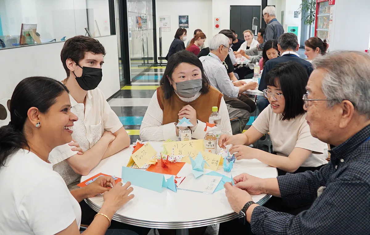地域交流プログラム「土曜おしゃべりカフェ」