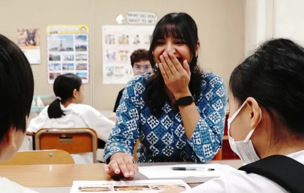 「臨海小学校ドリームフェスティバル」にて言語教室を開催